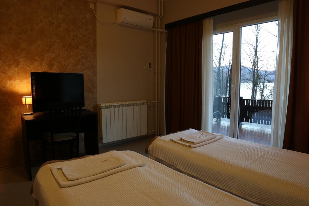 Hotel Jezero Bor Kültér fotó